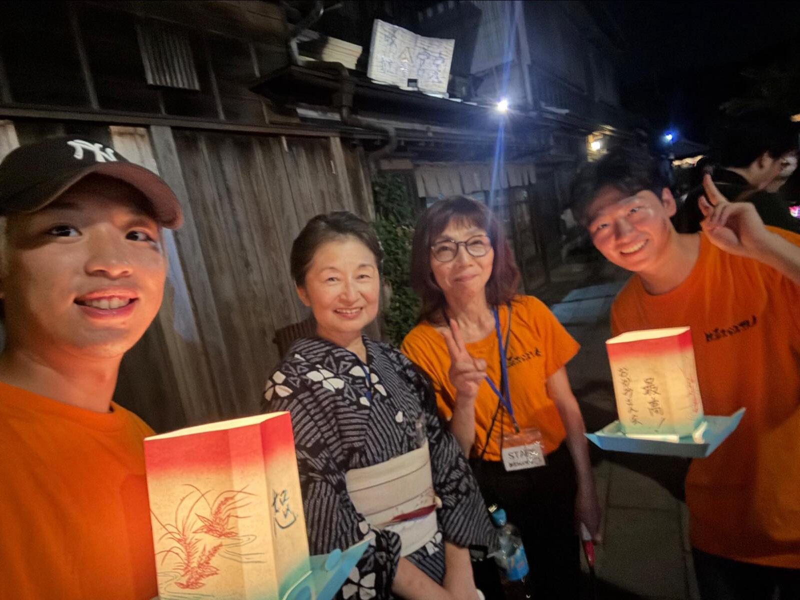 香取さんとメンバーの夕涼み会の様子 