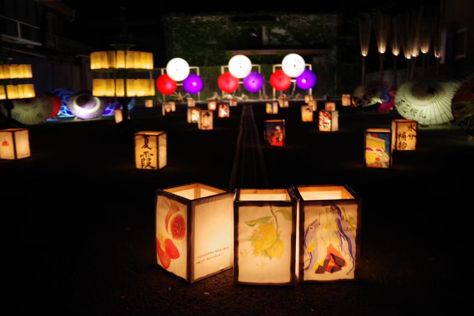 佐原夕涼み会に並ぶランタン