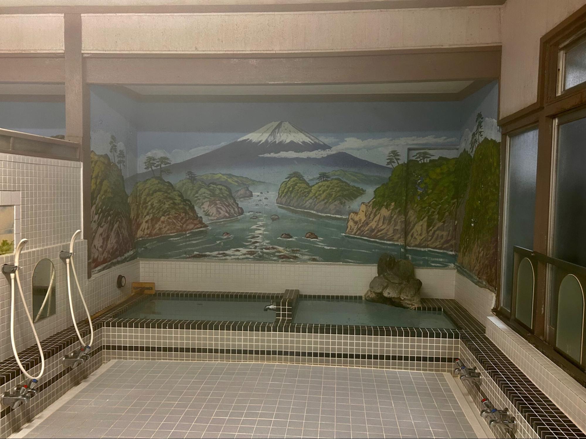 金平湯の中の風呂の様子