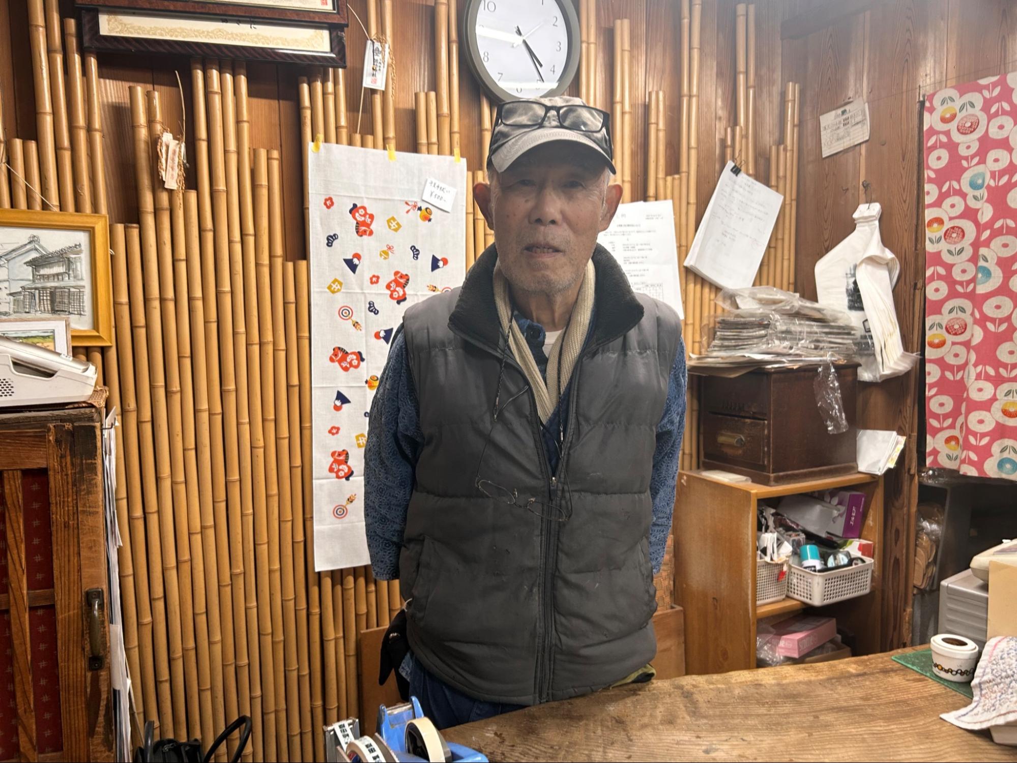 間違ったことは説明しない店主が、今日も道具の“ほんとう”を教えてくれる。 – 地面から生まれ、最後は土に帰る。「荒物」は日本の美意識が生きる道具だった。 –の画像