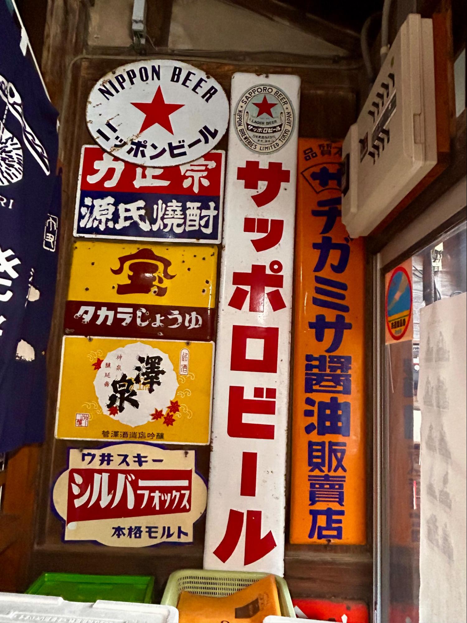 まちぐるみ博物館の案内板や灯篭型の看板