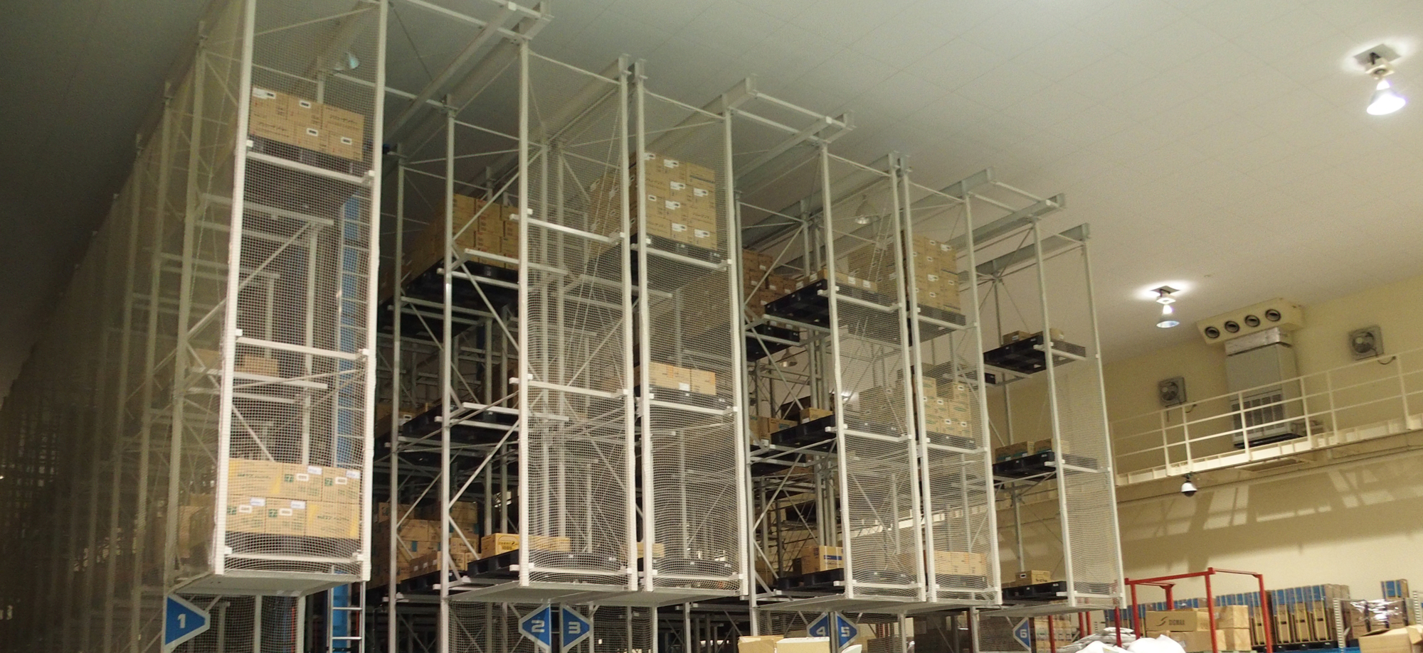 岩渕薬品の自動倉庫